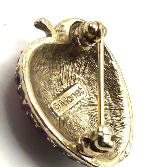 Vintage Monet Red Rhinestone Antique Gold Apple Pin Brooch Teachers Gift - Picture 14 of 15